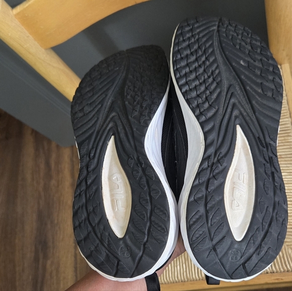 FILA Black and White Women's Sneakers. Sz 8 - Picture 5 of 6